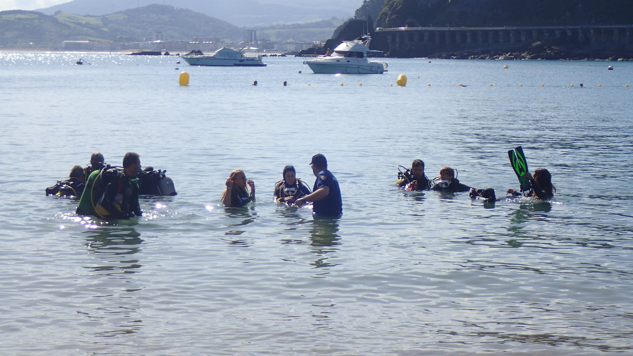 Bautizo de buceo con COCEMFE en Getaria